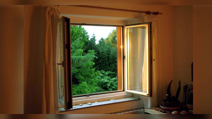 শীতকালে বাচ্চাদের সুস্থ রাখতে জানালা খুলে রাখুন