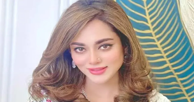অভিনয়ের পাশাপাশি ব্যাংকার তমা মির্জা