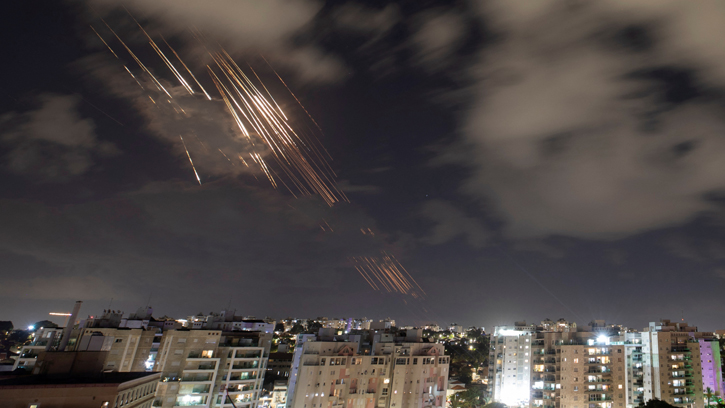 ইরানে ভয়াবহ হামলার পূর্বাভাস দিলেন মার্কিন অর্থমন্ত্রী