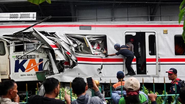 ট্রেন দুর্ঘটনায় ইন্দোনেশিয়ায় অন্তত ১৪ জন নিহত