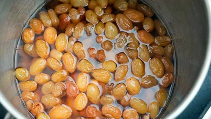 ইফতারে কিসমিস খেলে রক্তে আয়রন বাড়বে দ্রুত