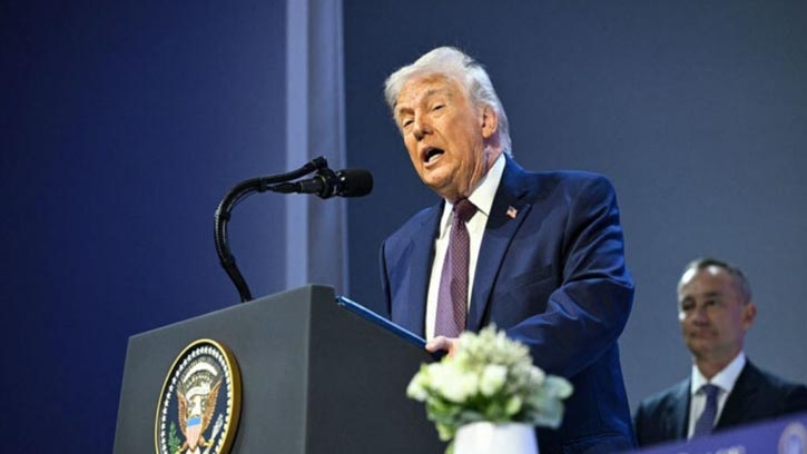 ইরানকে সতর্ক করে নৌ অবরোধ প্রত্যাহারের দাবি ট্রাম্পের