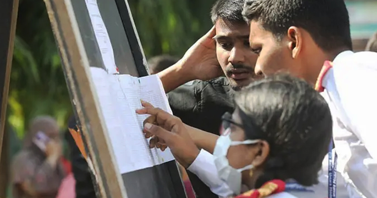 এসএসসির ফল বিপর্যয়: দায় শুধু শিক্ষার্থীদের নয়