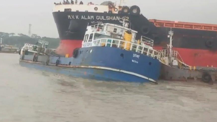 মোংলায় পশুর নদীর চরে ফ্লাইঅ্যাশ বোঝাই কার্গো জাহাজ ডুবি