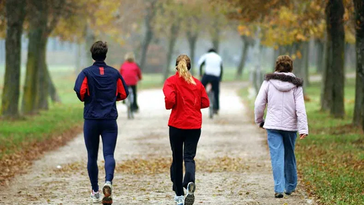   ফ্যাট কমানোর জন্য হাঁটার সময় জানালেন বিশেষজ্ঞ