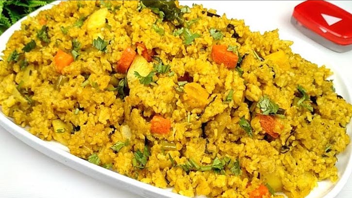 খিচুড়ি ও বর্ষা: শরীরের জন্য কতটা ভালো?