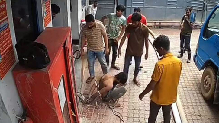 গাজীপুরে চুরির অপবাদে শ্রমিককে পিটিয়ে হত্যা, কারখানায় ছুটি
