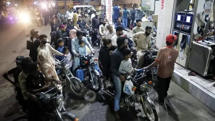 সরবরাহ ঝুঁকি এড়াতে মার্কিন তেল কিনছে এশিয়া