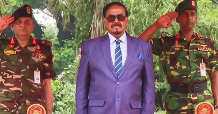 বঙ্গভবন ছাড়লেন ভারপ্রাপ্ত রাষ্ট্রপতি হাফিজ উদ্দিন আহমদ