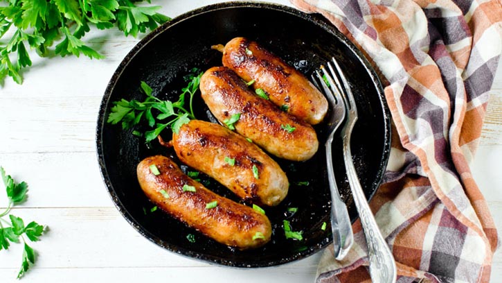 বিকেলের নাস্তায় ঘরে তৈরি স্পাইসি চিকেন সসেজ