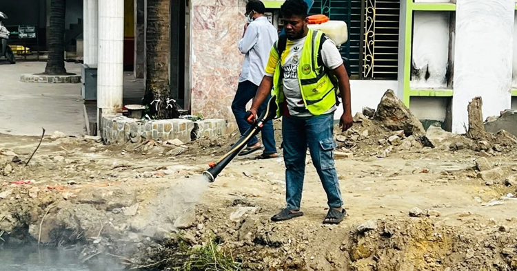 বিশ্ব মশা দিবসে চট্টগ্রামের মশক নিয়ন্ত্রণ নিয়ে প্রশ্ন, ৫ কোটি টাকা ব্যয়েও বাড়ছে ডেঙ্গু