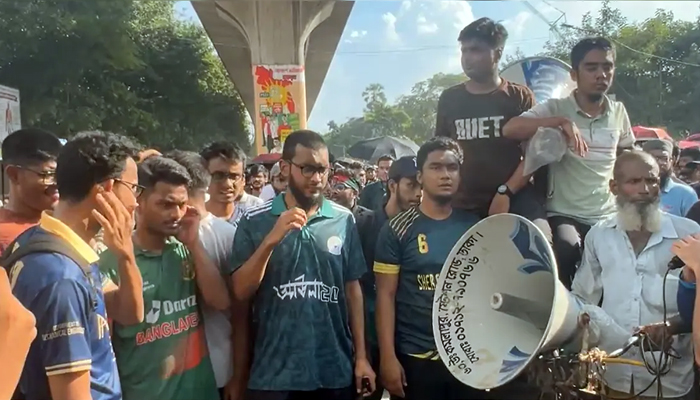 শাহবাগ মোড় অবরোধ বুয়েট শিক্ষার্থীদের