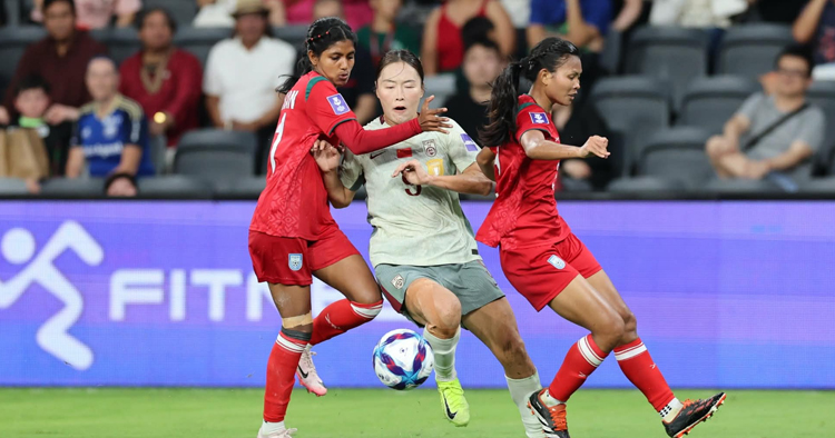 সাহসী খেলায় ফুটবলপ্রেমীদের মুগ্ধ করেছে বাংলাদেশের নারী দল