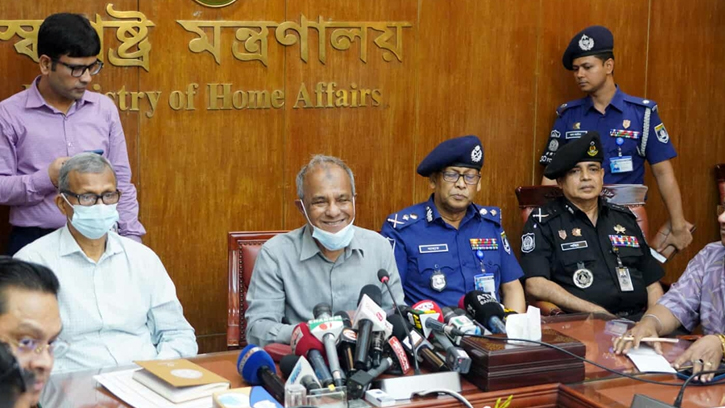 একে-৪৭ নয়, উপদেষ্টার ছিল লাইসেন্সকৃত একটি অস্ত্র: স্বরাষ্ট্র উপদেষ্টা