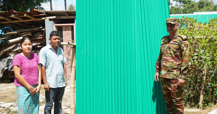 গুইমারার রামসু বাজারে ক্ষতিগ্রস্ত পরিবার ও তরুণদের পাশে সেনাবাহিনী